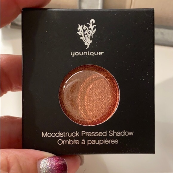 YOUNIQUE | Single Shadow Compact & Refill - Picture 2 of 2